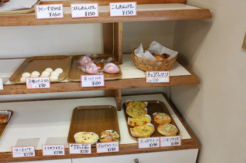 店舗奥のコーナー（右）