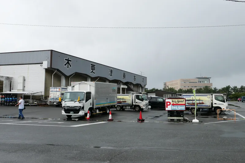 木更津魚市場入口