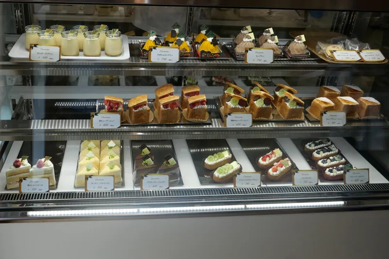 店内左側のケーキコーナー