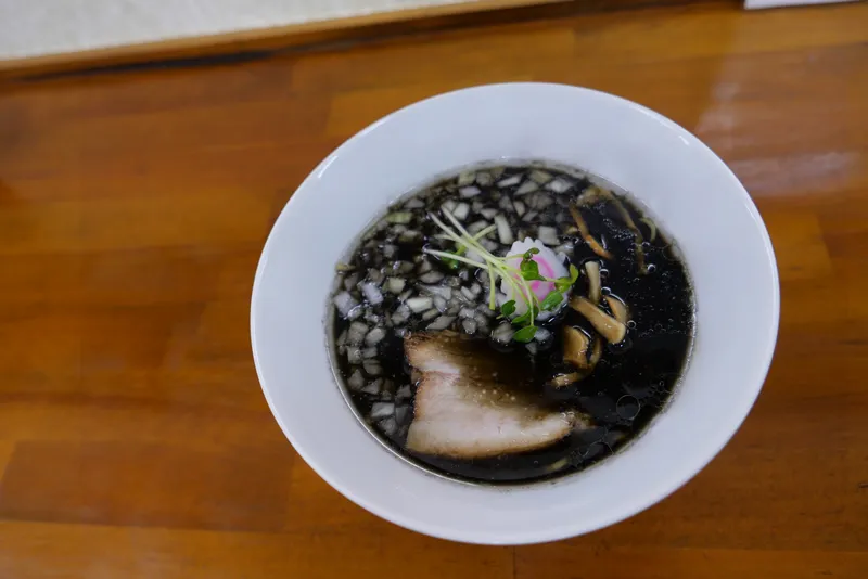 平山ブラックラーメン